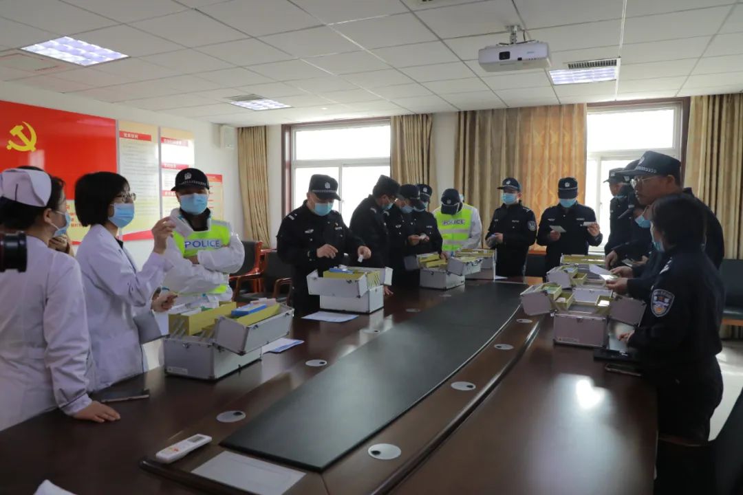 河津市公安局组织开展急救知识培训并发放急救药箱