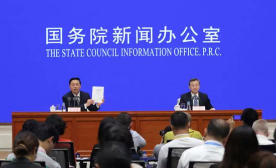 (图:新闻发布会主席台)