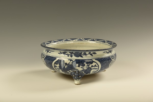 1561541606785931.jpg 3、青花开光高士图炉(明 万历).JPG