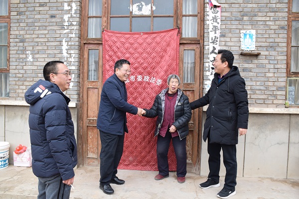 周鑫节前慰问帮扶村困难群众_运城长安网