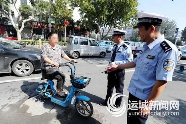 盐湖交警.jpg