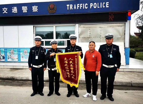 1633769332522715.jpg 客车.jpg