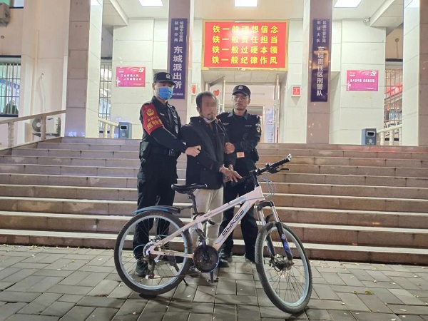 1636358673636179.jpg 抓捕.jpg