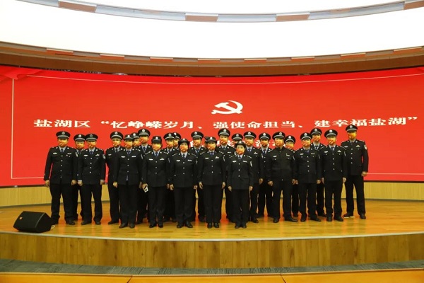 1637641623882521.jpg 盐湖观影.jpg