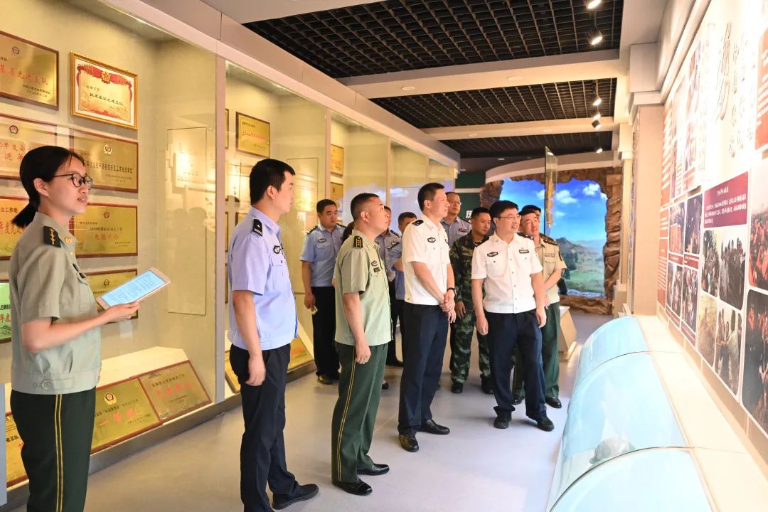 市公安局党委书记局长刘春安看望慰问武警运城支队官兵