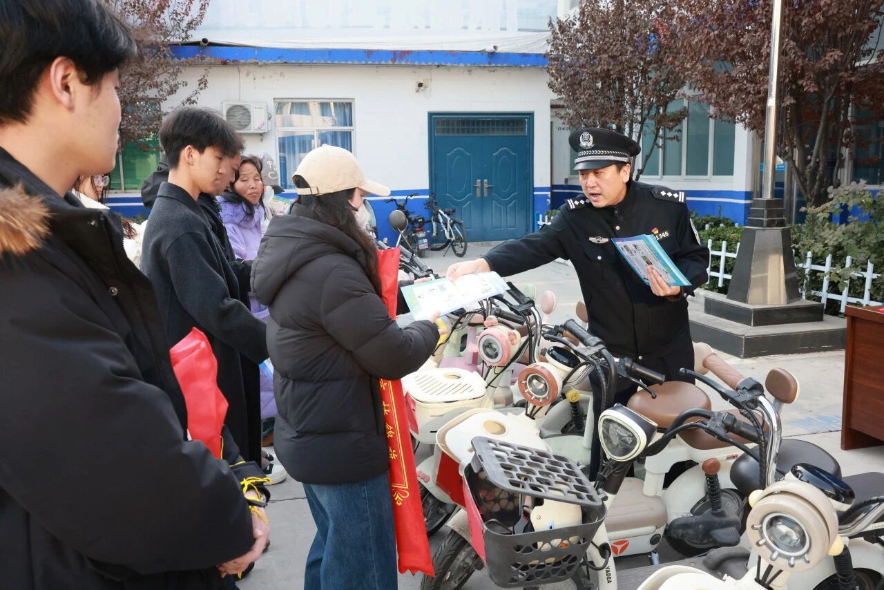 1764814112904397.jpg 1764814112904397.jpg