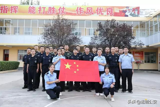 【我与国旗同框】 运城公安表白伟大的祖国