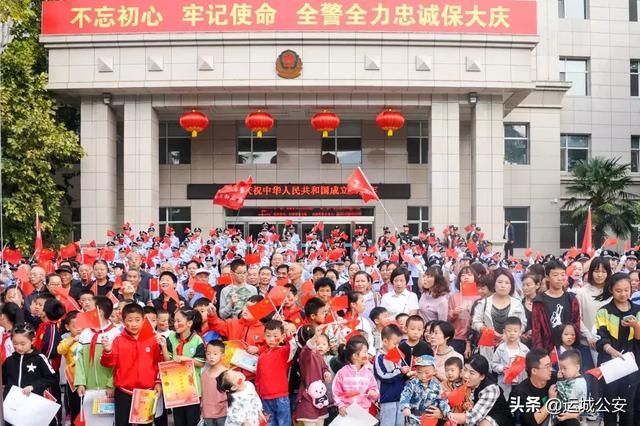 【我与国旗同框】 运城公安表白伟大的祖国