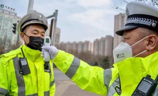 她赴湖北抗灾,他守运城平安~ 一对“警医”夫妻的“抗疫”之路