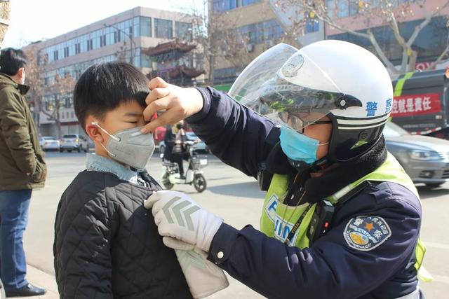 运城公安疫情防控一线的八个暖心瞬间