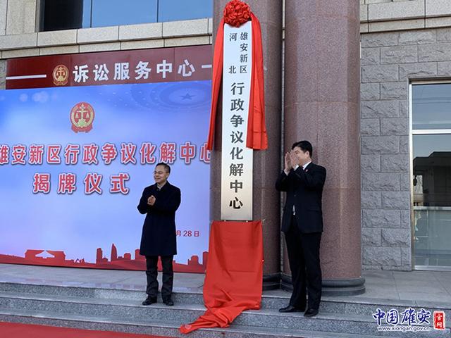 认怂!青岛插队耍横的老外公开道歉了【政法要闻】 认怂!青岛插队耍横的老外公开道歉了【政法要闻】