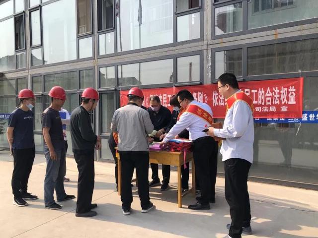 新绛县开展送《保障农民工工资支付条例》下乡入企活动 新绛县开展送《保障农民工工资支付条例》下乡入企活动