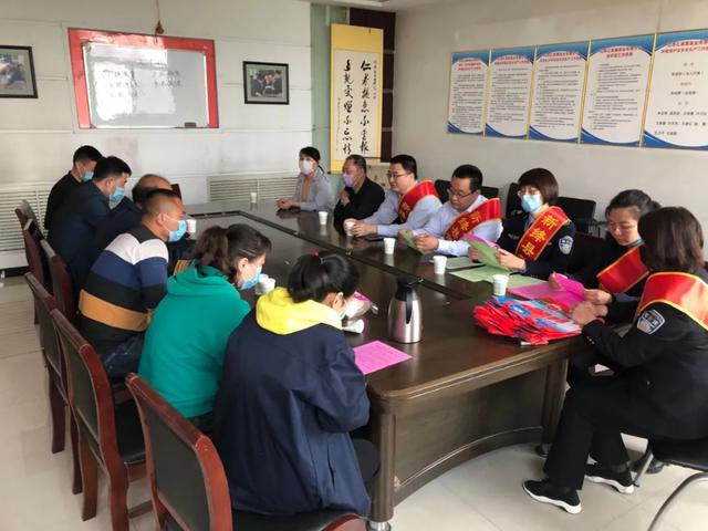 新绛县开展送《保障农民工工资支付条例》下乡入企活动 新绛县开展送《保障农民工工资支付条例》下乡入企活动