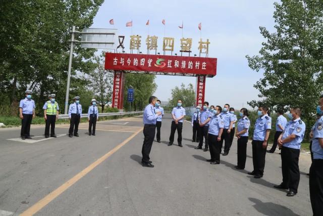 陕西渭南交警支队到万荣交警大队观摩“一灯一带一标牌”示范工程建设