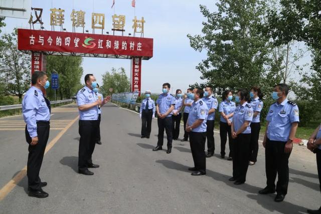 陕西渭南交警支队到万荣交警大队观摩“一灯一带一标牌”示范工程建设