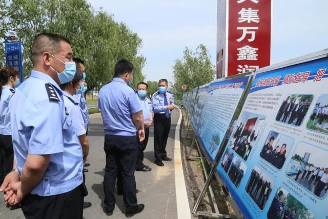 陕西渭南交警支队到万荣交警大队观摩“一灯一带一标牌”示范工程建设