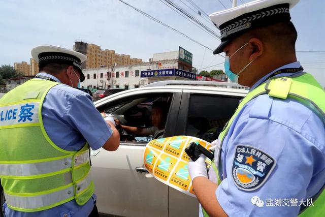 盐湖公安交警:系安全带前排后座一个都不能缺