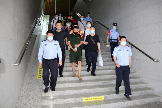【打击网络电信诈骗】和你在线聊天的“美女”,被运城公安抓了!