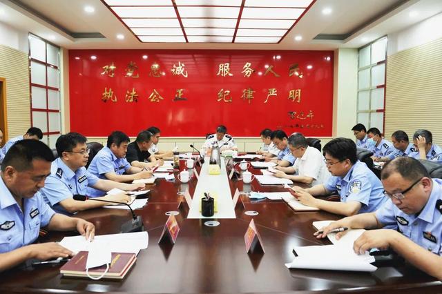 市公安局召开党委(扩大)会议深入学习贯彻全国“两会”精神