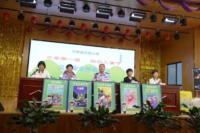 万荣公安交警不舍昼夜防事故,保平安