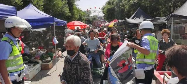 万荣公安交警不舍昼夜防事故,保平安
