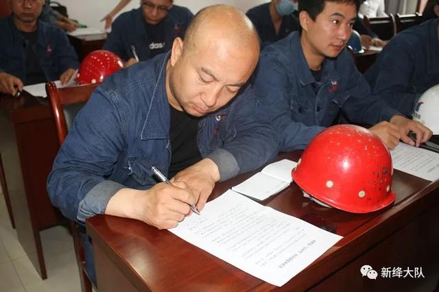 新绛交警:“安全生产月”宣传教育走进山西高义钢铁有限公司