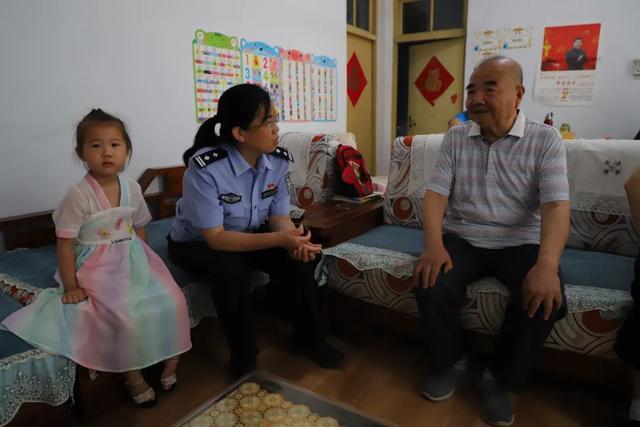 新绛：姬凌鹏“七一”前夕走访慰问老党员