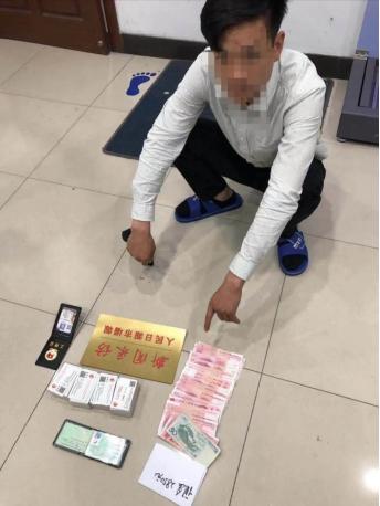 持初中文凭冒充“央媒记者”,一年敲诈40多起!