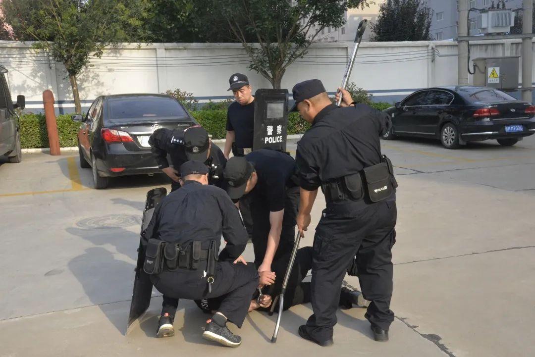 万荣公安：练战结合 训考同步