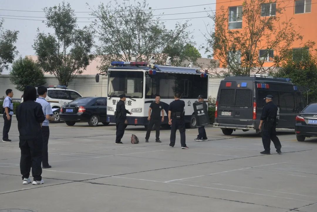 万荣公安：练战结合 训考同步