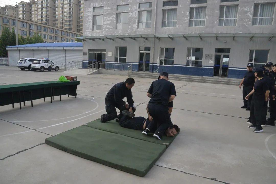 万荣公安：练战结合 训考同步