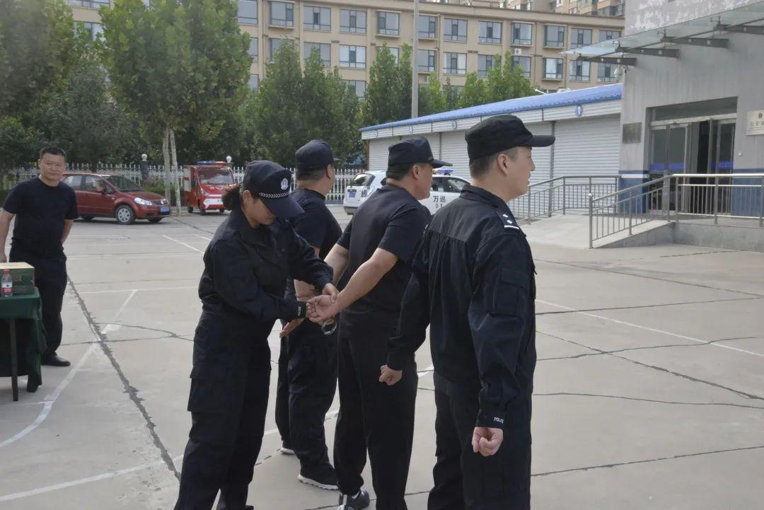 万荣公安：练战结合 训考同步