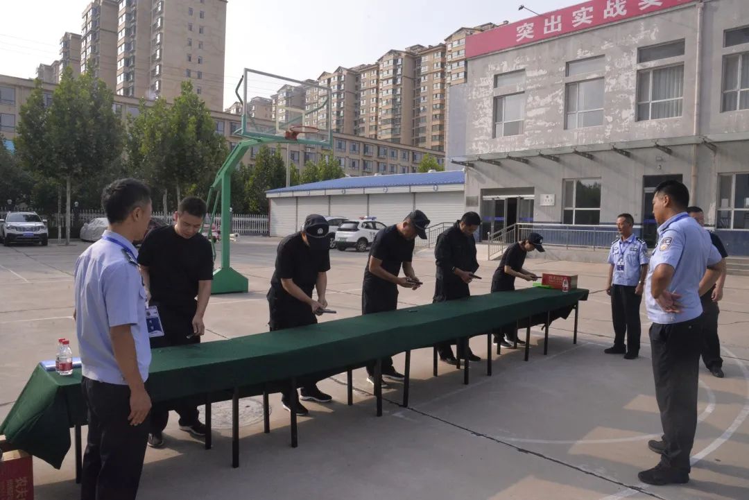 万荣公安：练战结合 训考同步