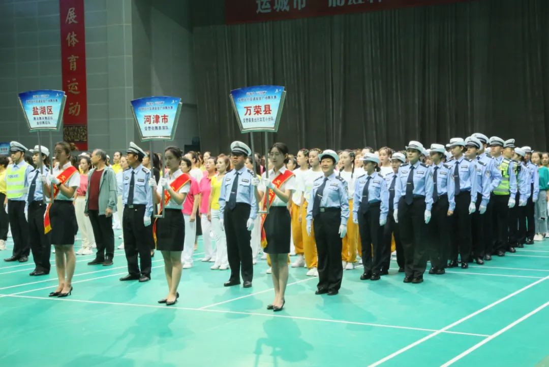 万荣交警《最美出行》广场舞荣获二等奖 万荣交警《最美出行》广场舞荣获二等奖