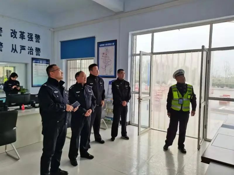 【你好，警察节】李彦杰：站在斑马线上向警旗敬礼