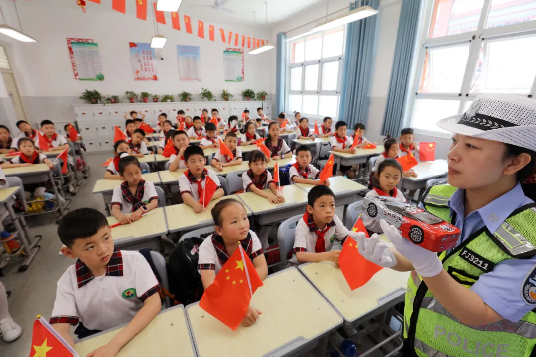 河津：“守护安全 ‘童’行中国”六一交通安全宣传