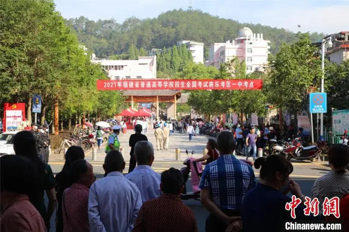 【以案普法】一考生违规携带手机进入考场拍摄试卷,事实确认!官方通报处理结果 【以案普法】一考生违规携带手机进入考场拍摄试卷,事实确认!官方通报处理结果