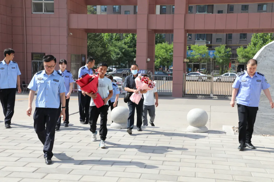 【我为群众办实事】团圆行动——时隔21年的团聚 【我为群众办实事】团圆行动——时隔21年的团聚
