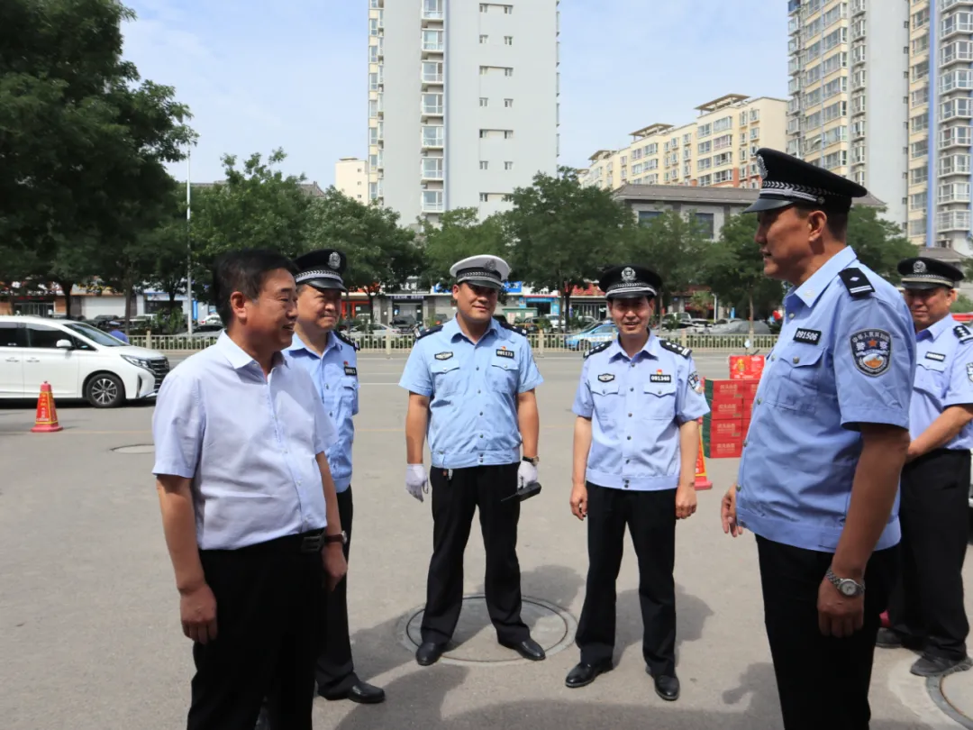 中考首日!盐湖公安全力护考助梦起航 中考首日!盐湖公安全力护考助梦起航