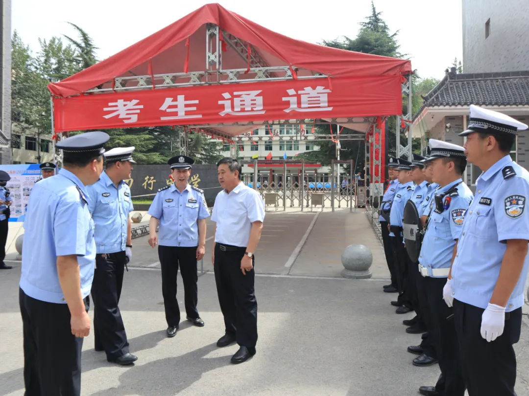 中考首日!盐湖公安全力护考助梦起航 中考首日!盐湖公安全力护考助梦起航