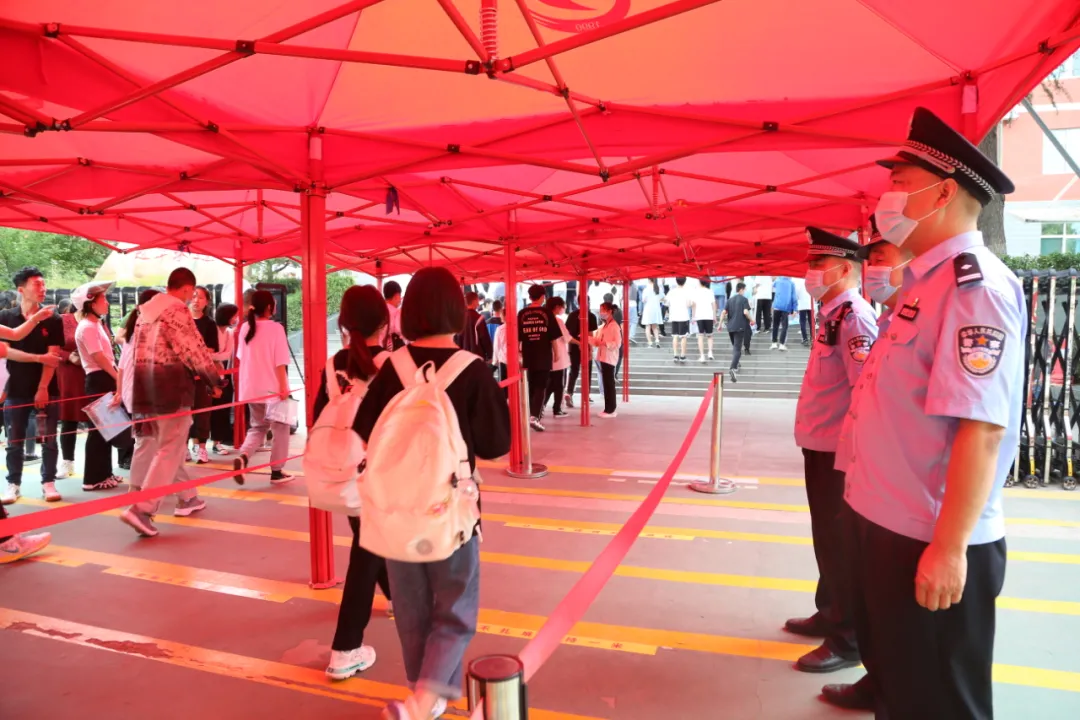 中考首日!盐湖公安全力护考助梦起航 中考首日!盐湖公安全力护考助梦起航