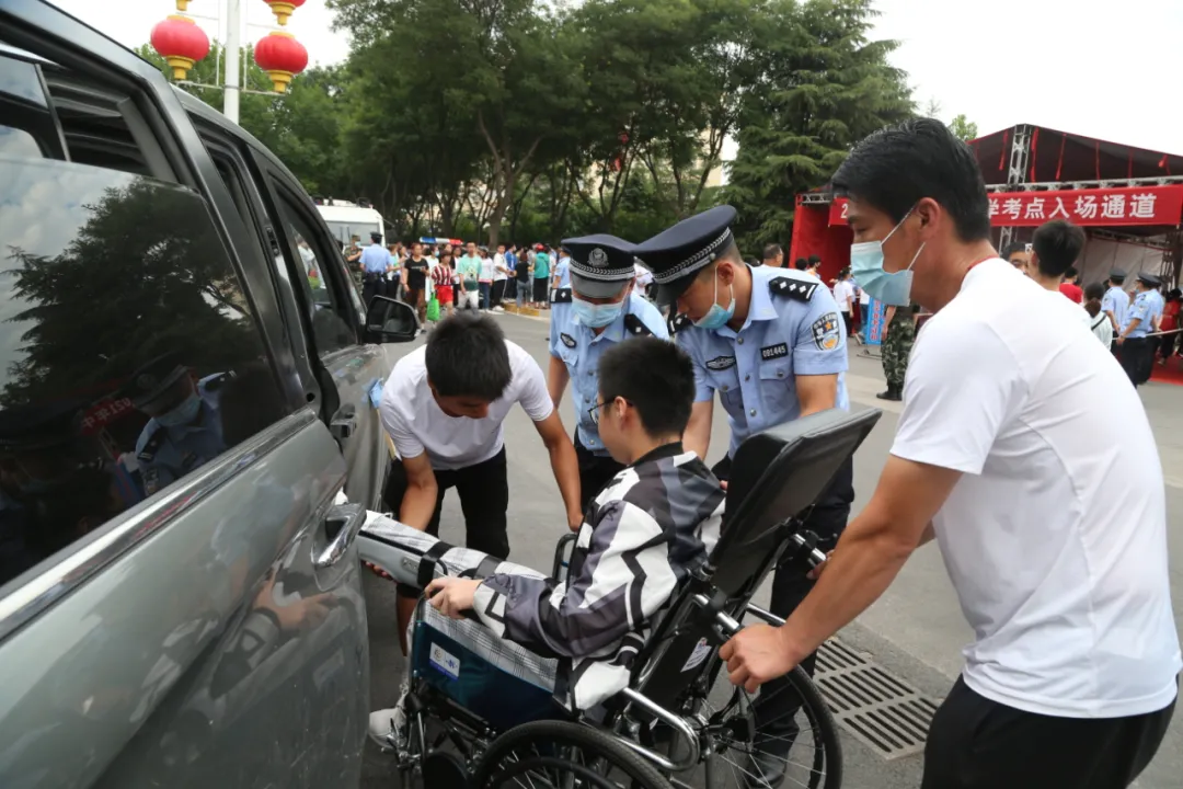 中考首日！盐湖公安全力护考助梦起航