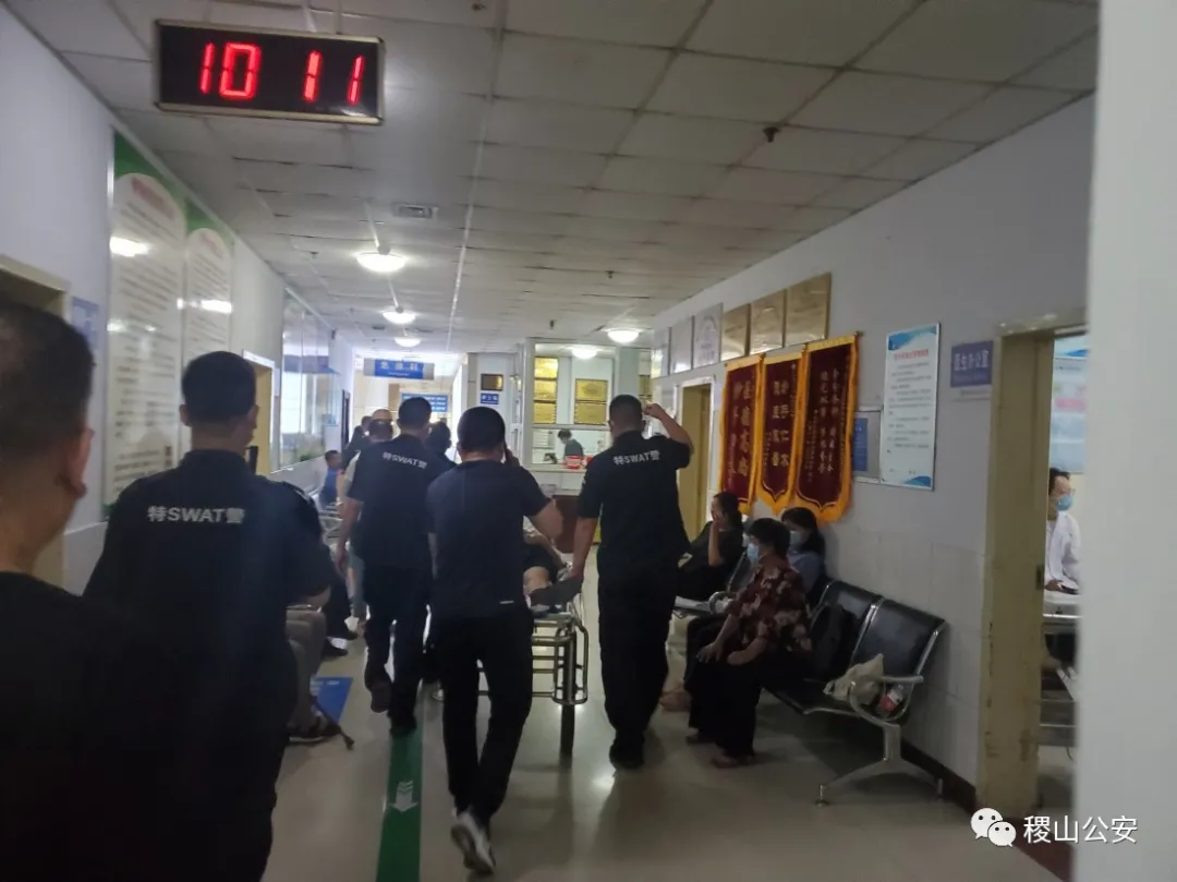 【我为群众办实事】巡逻途中遇事故 快速处置获好评 【我为群众办实事】巡逻途中遇事故 快速处置获好评