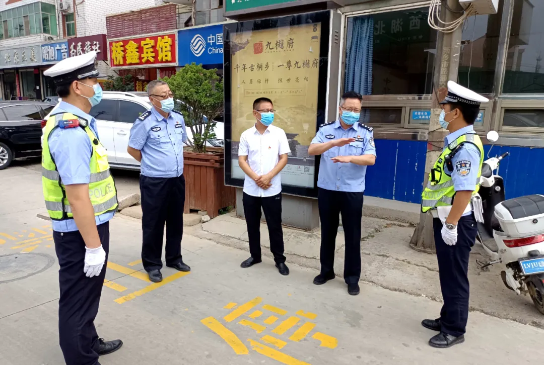 闻喜公安交警持续深化“一盔一带”治理 全力维护道路交通秩序 闻喜公安交警持续深化“一盔一带”治理 全力维护道路交通秩序