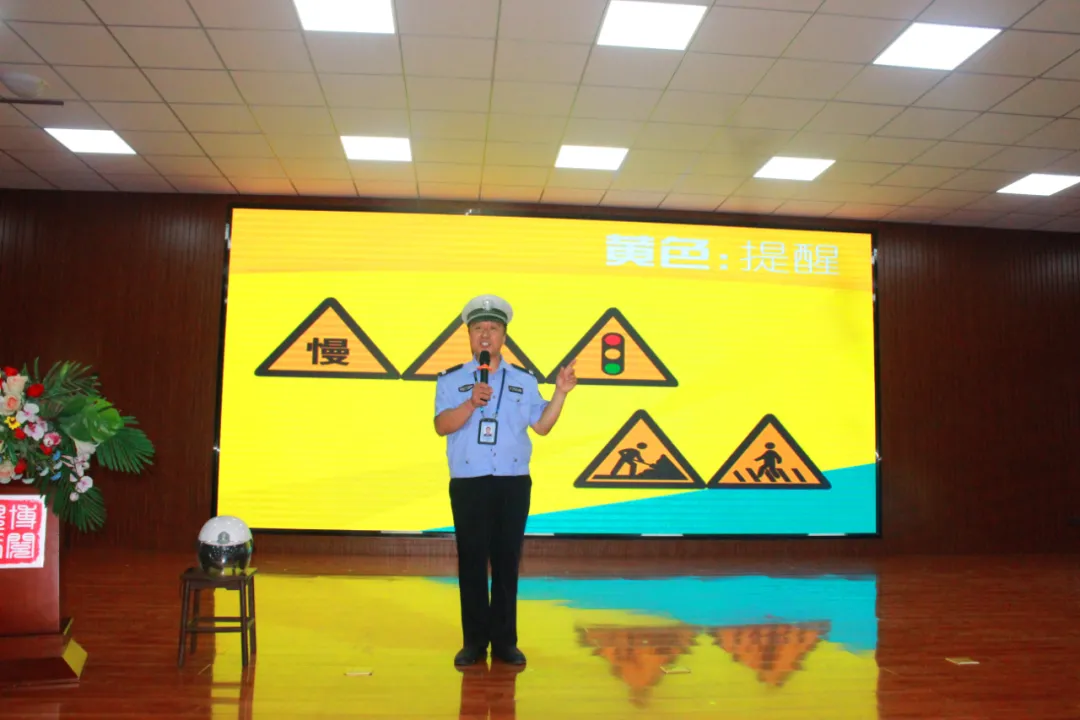 “开学第一课”迎来了“特殊” 的老师 “开学第一课”迎来了“特殊” 的老师