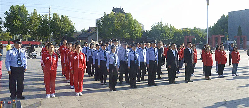 万荣县公安局在后土广场开展国家反诈中心App注册推广活动