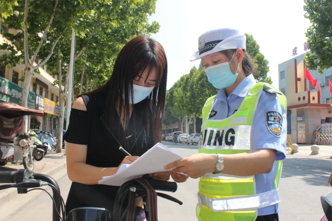 稷山交警套餐模式开展“一盔一带”劝导查纠活动 稷山交警套餐模式开展“一盔一带”劝导查纠活动
