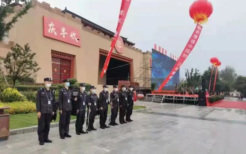 万荣公安护航“中国农民丰收节”庆祝活动