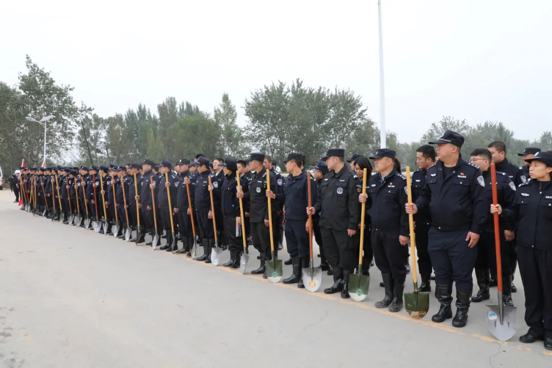 【防汛抗洪我在岗】警徽闪耀 风雨同舟