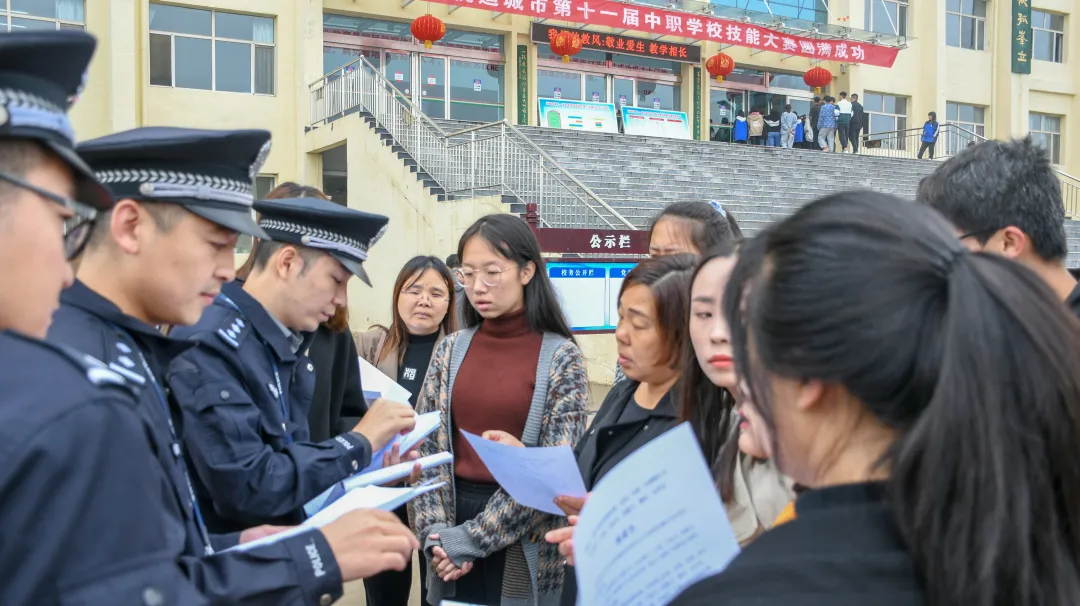 【我为群众办实事】万荣公安：“断卡行动”进校园 守护学生保安全